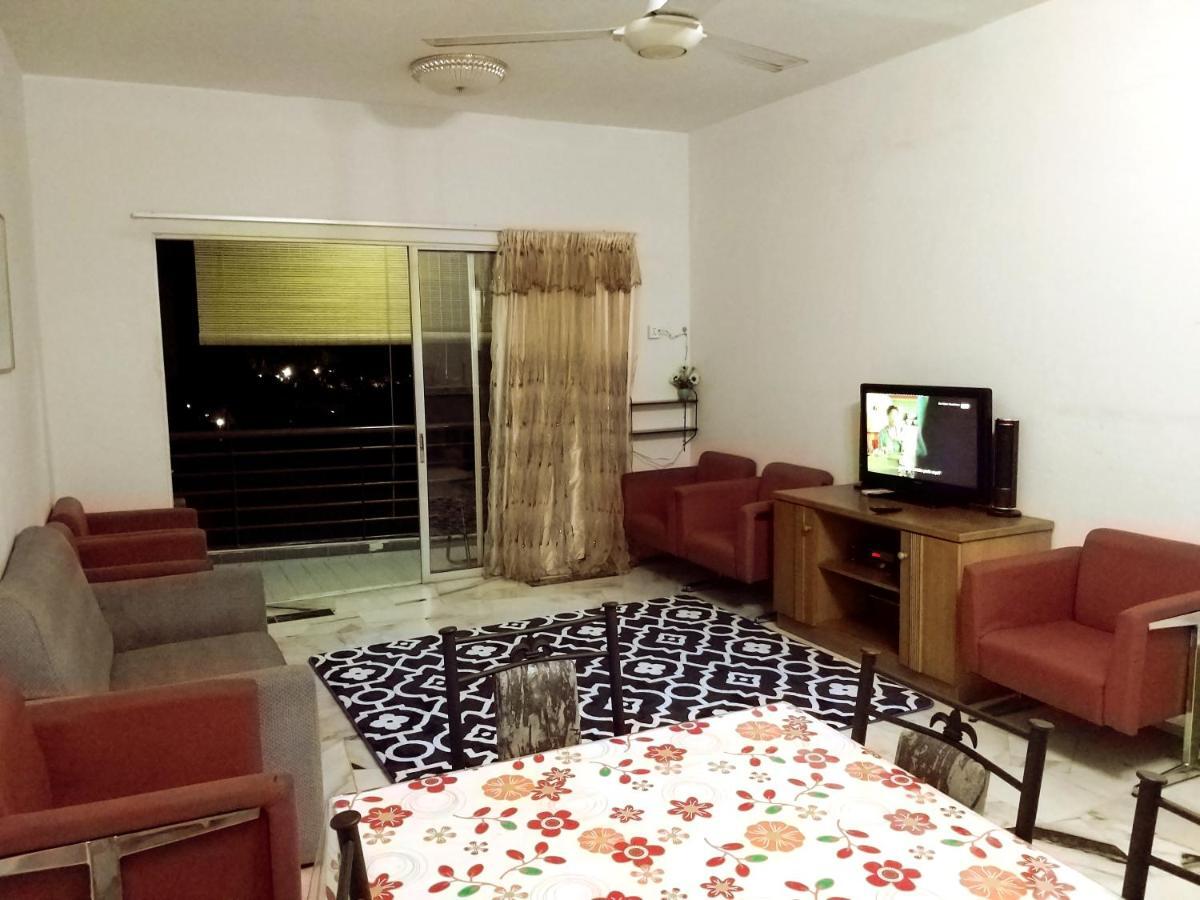 Homestay Haizal Telok Kemang Port Dickson Eksteriør billede